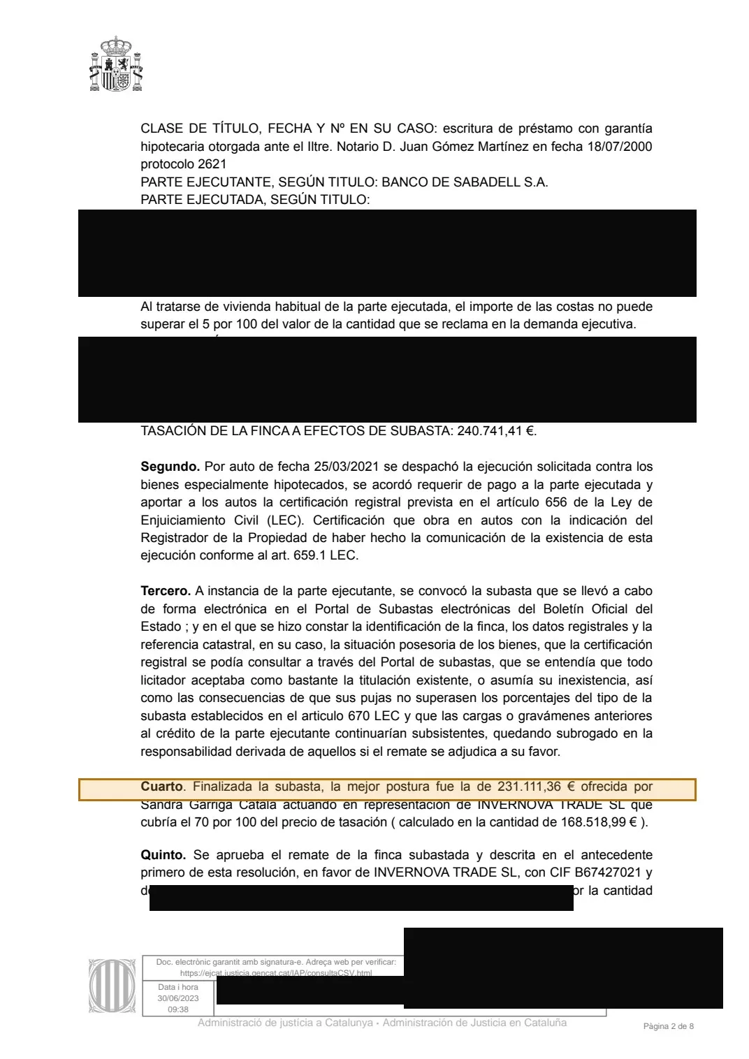 Decreto de adjudicación con la mejor postura resaltada y los datos del deudor tachados
